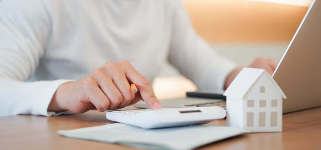 How do insurance companies set rates?